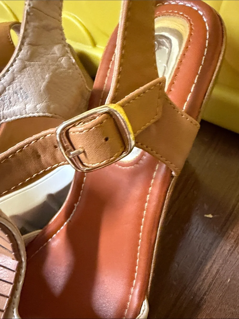 Godiva Women’s Tan and Cream Platform Wedge Sandals Size 10